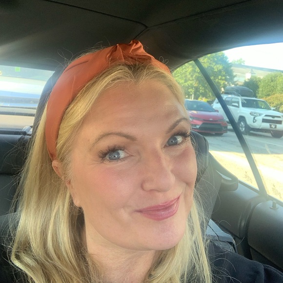 Meet your Posher, Lisa - Picture 2 of 4